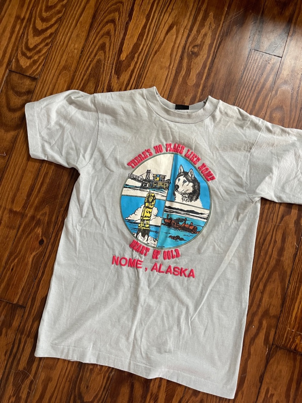 VTG Nome Alaska Souvenir Graphic Tshirt
